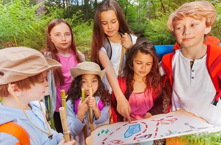 group of kids playing scavenger hunt